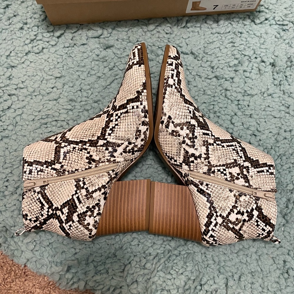 Qupid Snake Print Ankle Boots Size 7 - image 6